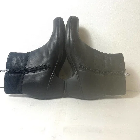 Clarks Black Leather Ankle Bootie Women's Sz 8 N Heeled Comfort Casual Zip Boots - Picture 4 of 10